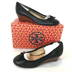 New in box Tory Burch CHELSEA 9.5 wedge